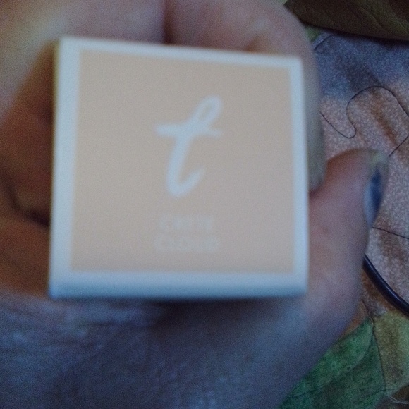 Trestique Refillable Foundation & Concealer - Picture 6 of 7